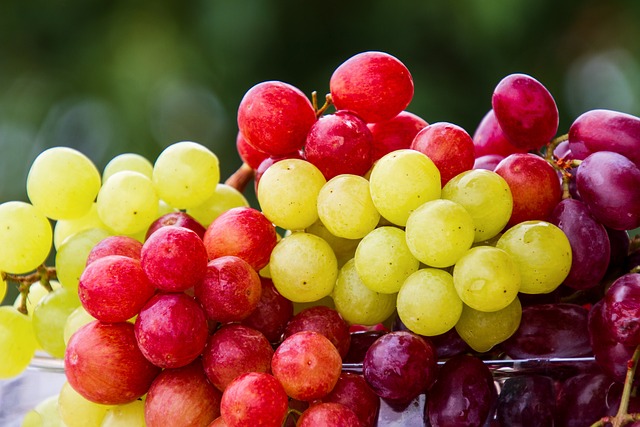 fruit-vinegars-640x480-91874320.jpeg