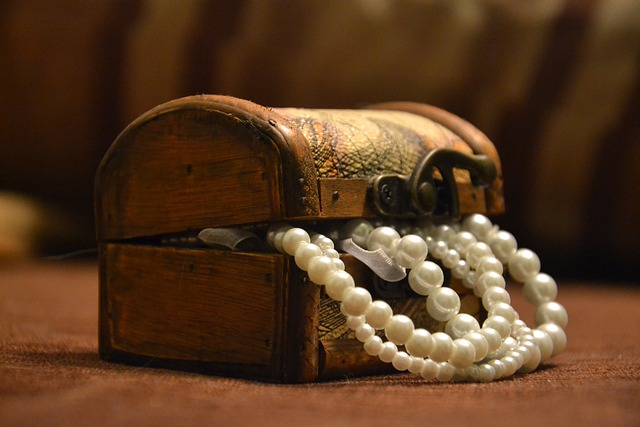 jewelry-casting-640x480-51185780.jpeg