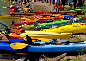 kayaking-kayaks-kayak-640x480-4466149.jpeg