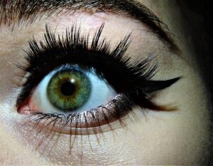 mascara-640x480-29039742.jpeg