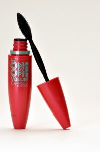 mascara-640x480-97713074.jpeg