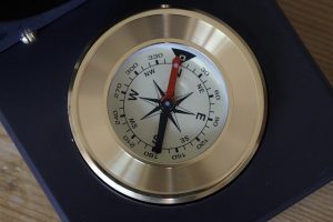 compass-compasses-magnetic-compass-640x480-21502856.jpeg