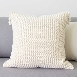 throw-pillow-640x480-17375793.jpeg