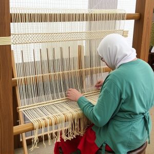 weaving-640x480-52707977.jpeg