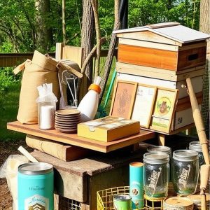 beekeeping-supplies-640x480-24385239.jpeg