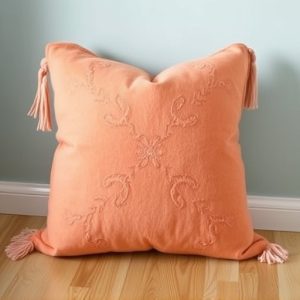 throw-pillow-640x480-2649344.jpeg