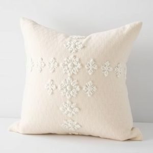 throw-pillow-640x480-30175427.jpeg