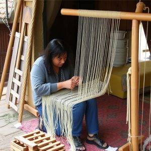 weaving-640x480-42792370.jpeg