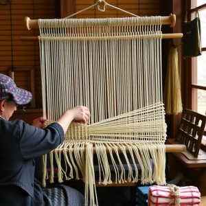 weaving-640x480-43097625.jpeg
