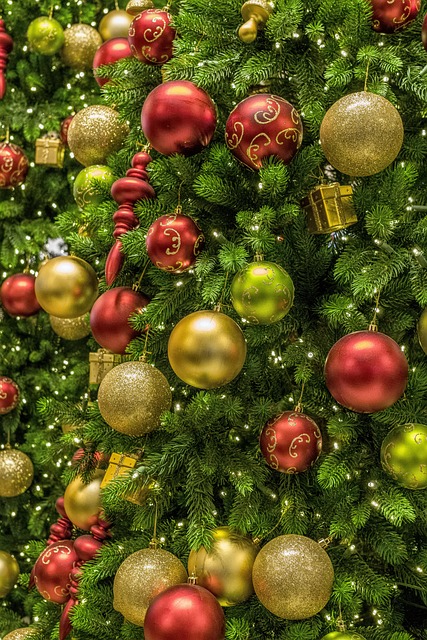 tree-trimming-640x480-98992753.jpeg