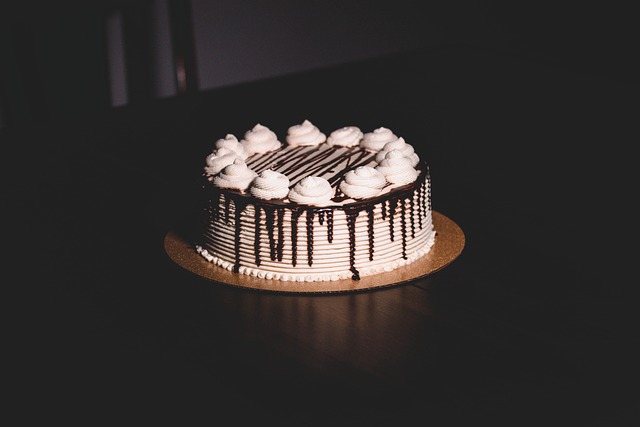 angel-food-cake-pans-640x480-78058468.jpeg