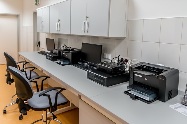 hardware-brackets-640x480-24147392.jpeg