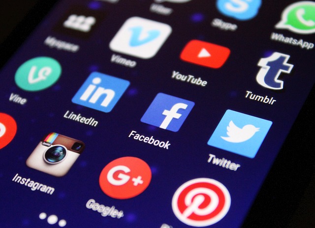 social-media-management-640x480-60158834.jpeg