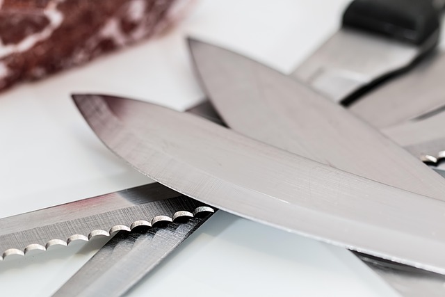 knife-blades-640x480-55973144.jpeg