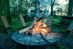 outdoor-fire-tables-640x480-10332056.jpeg