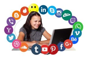 social-media-management-640x480-72406917.jpeg