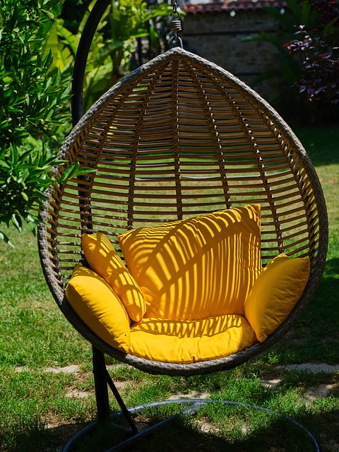 throw pillow