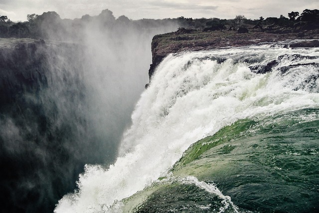 water-640x480-40920772.jpeg