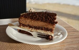 angel-food-cake-pans-640x480-83345453.jpeg