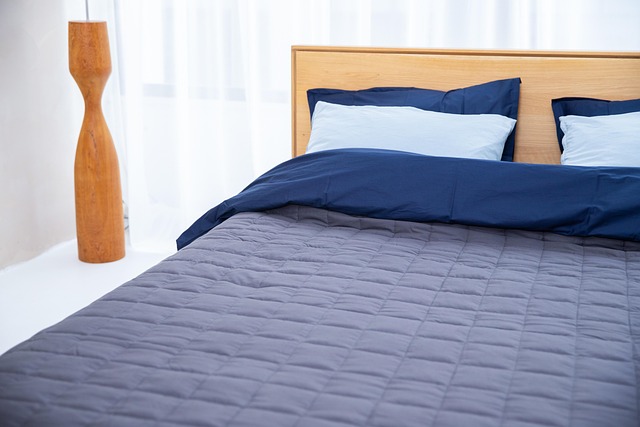 throw-pillow-640x480-37208634.jpeg