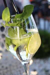 mint-julep-cups-640x480-38148690.jpeg