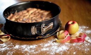 angel-food-cake-pans-640x480-11125597.jpeg