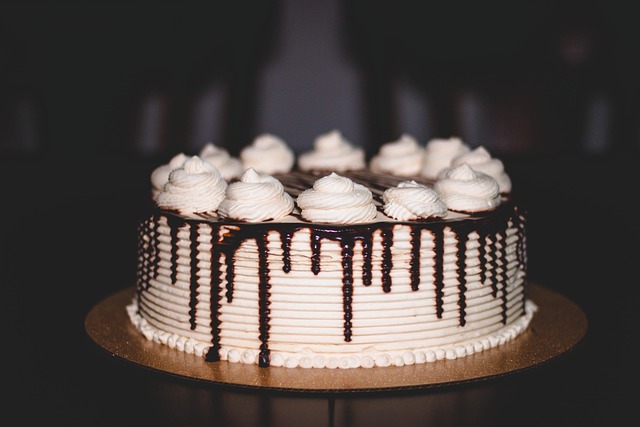 angel-food-cake-pans-640x480-46920598.jpeg