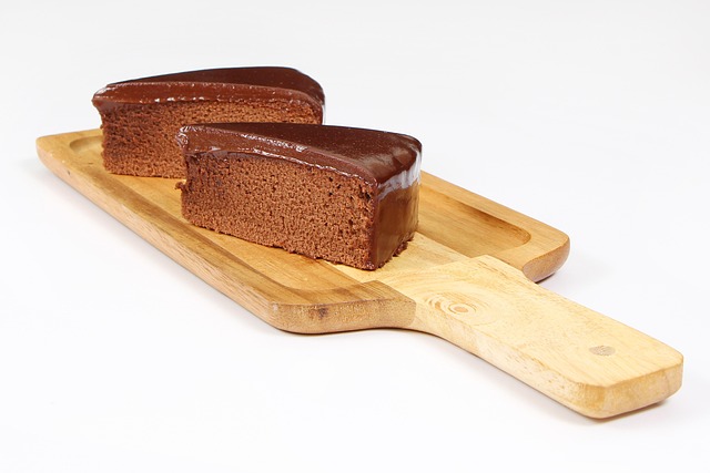 angel-food-cake-pans-640x480-8729853.jpeg