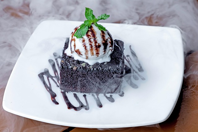 angel-food-cake-pans-640x480-9076210.jpeg