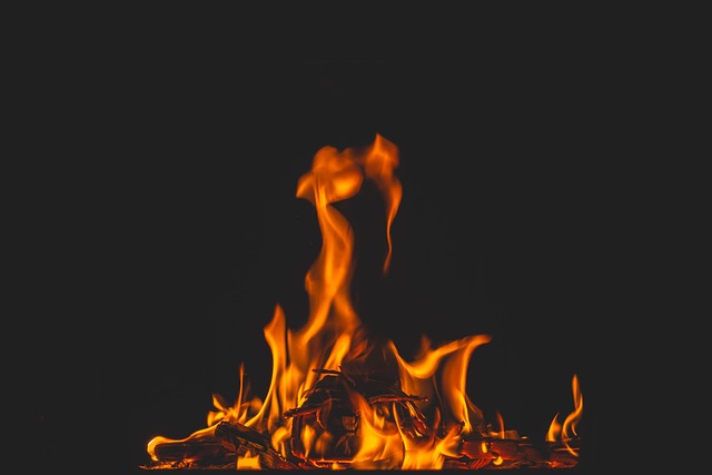 outdoor-fire-tables-640x480-34307260.jpeg