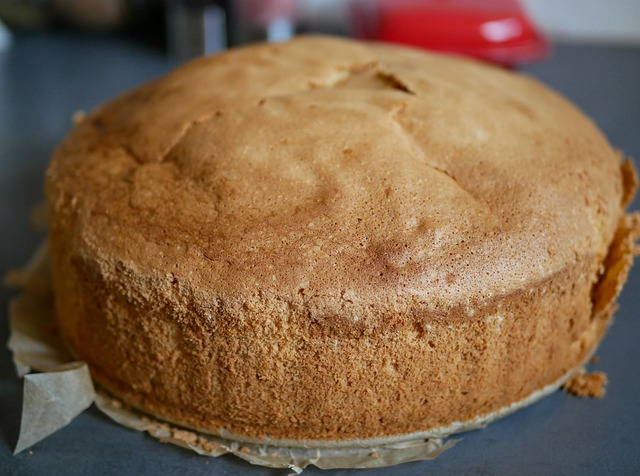 angel-food-cake-pans-640x480-2055635.jpeg