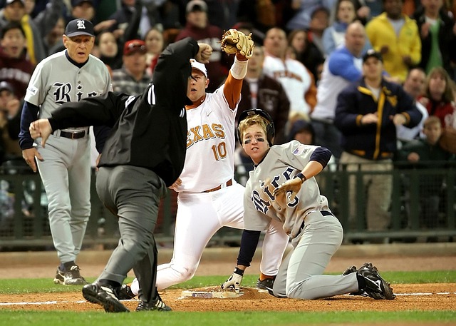 baseball-equipment-640x480-77070481.jpeg