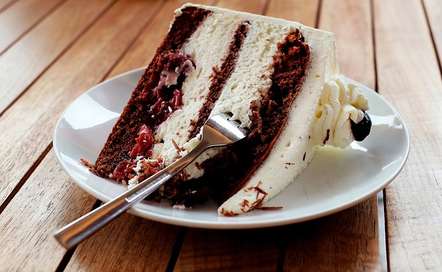 angel-food-cake-pans-640x480-80740068.jpeg